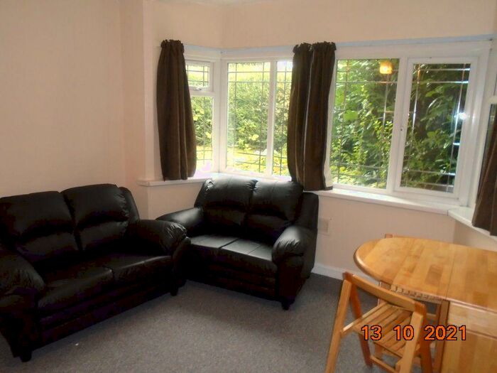 2 Bedroom Flat To Rent In Flat Weoley Court, Gibbins Road, B29