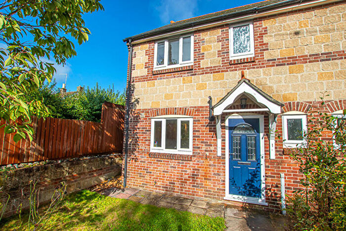 3 Bedroom Semi-Detached House To Rent In Crofts Mead, Wincanton, BA9