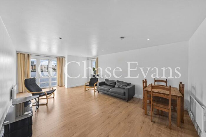 3 Bedroom Flat To Rent In St. Davids Square, Docklands, London, E14