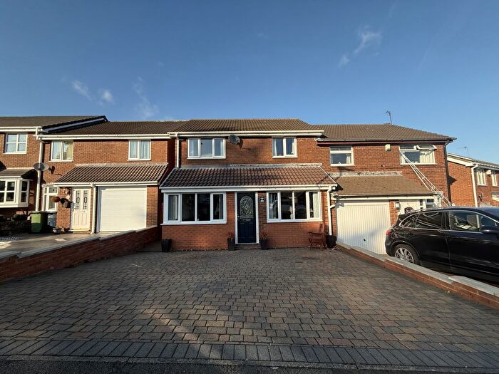 3 Bedroom Semi-detached House For Sale In Goldlynn Drive, Sunderland, SR3