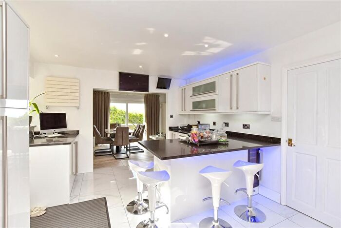 4 Bedroom Chalet For Sale In Rosedene Close, Woodingdean, Brighton, East Sussex, BN2