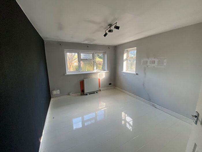 2 Bedroom Flat For Sale In Flat The Close, Hampstead Norreys, Thatcham, Berkshire, RG18