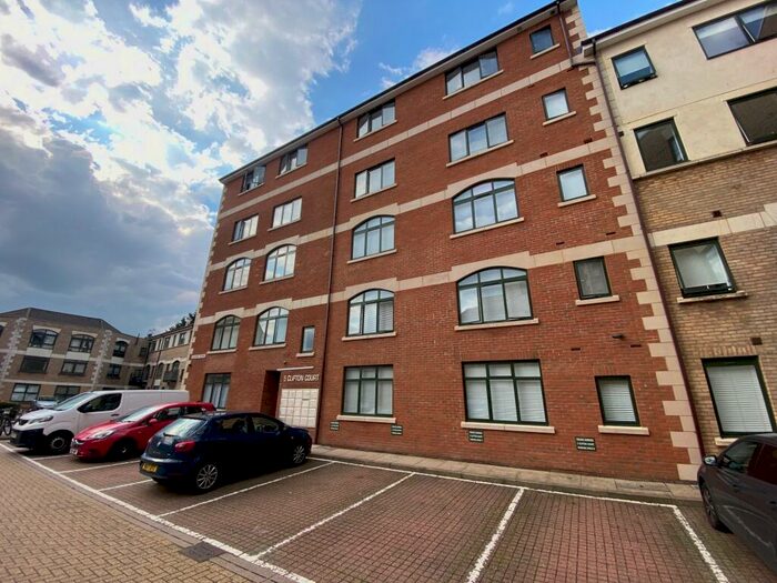1 Bedroom Flat To Rent In Corner Hall, Hemel Hempstead, HP3