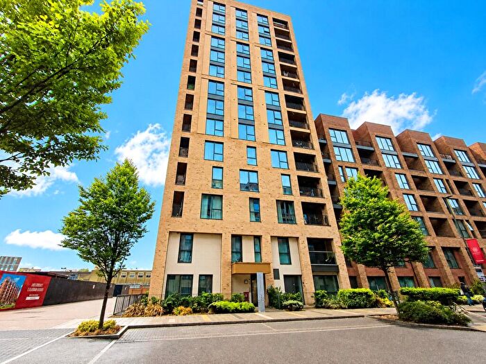 1 Bedroom Apartment For Sale In Lismore Boulevard, London, NW9