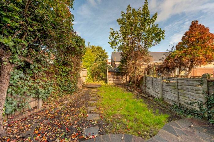 3 Bedroom End Of Terrace House To Rent In Cromwell Avenue, New Malden, KT3