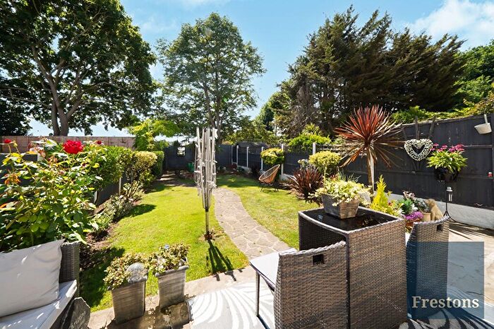 3 Bedroom Terraced House For Sale In Beaminster Gardens, Ilford, IG6