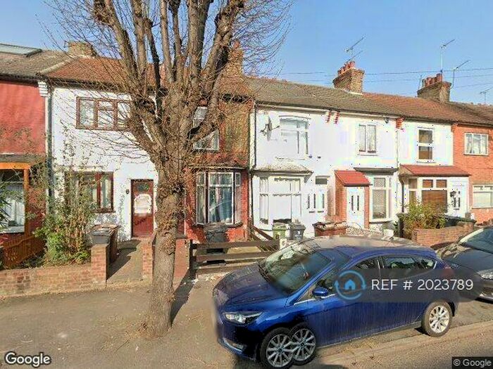 3 Bedroom Terraced House To Rent In Wedderburn Road, Barking, IG11