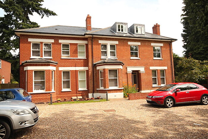 2 Bedroom Flat To Rent In Broomhall Road, Woking, GU21