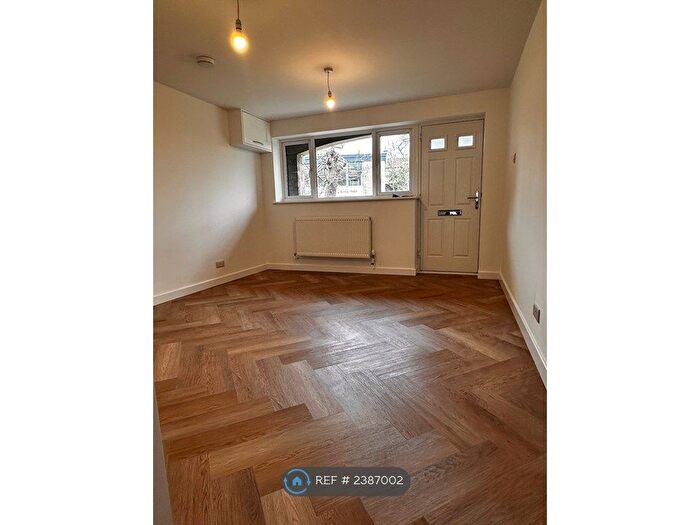 4 Bedroom Terraced House To Rent In The Maltings, Frome, BA11