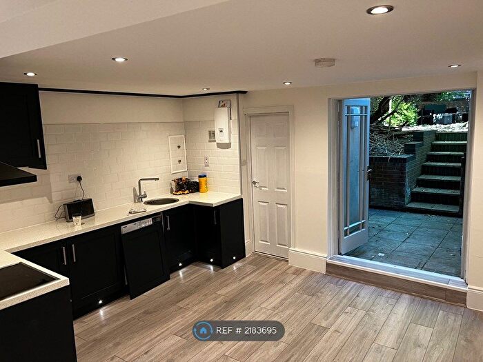 1 Bedroom Flat To Rent In Victoria House, Banbury, OX16