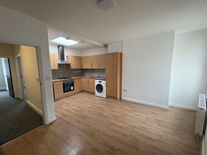 3 Bedroom Flat To Rent In Westway, Caterham, CR3