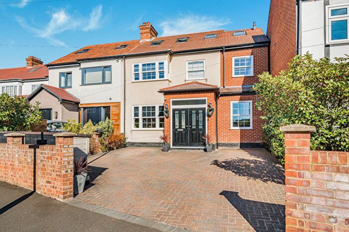 6 Bedroom Semi Detached House To Rent In Harewood Road, Isleworth, TW7