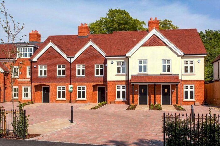 4 Bedroom Terraced House To Rent In High Street, Wargrave, Reading, Berkshire, RG10