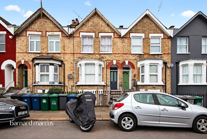 1 Bedroom Maisonette For Sale In Holly Park Road, London, N11