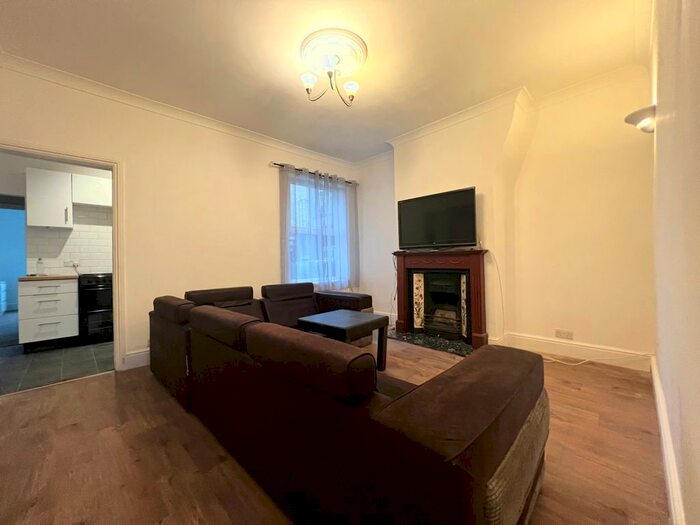 2 Bedroom Flat To Rent In Welbeck Road, Barnet, EN4