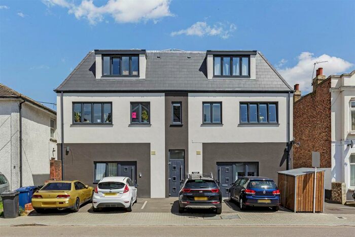 1 Bedroom Flat To Rent In Hutton Grove, North Finchley, N12