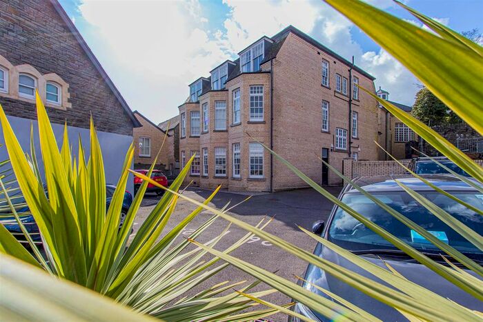 2 Bedroom Flat To Rent In Gold Tops, Newport NP20