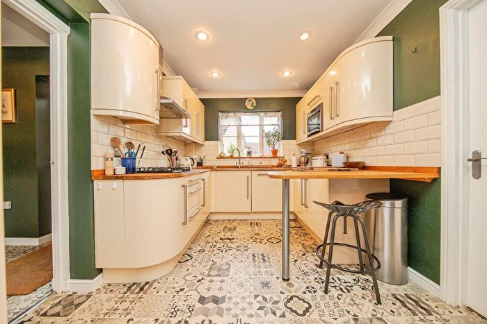 3 Bedroom Detached House For Sale In Springtail Road, Pinewood, Ipswich, IP8