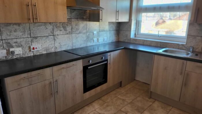 2 Bedroom Flat To Rent In Silverdale Close, London, W7