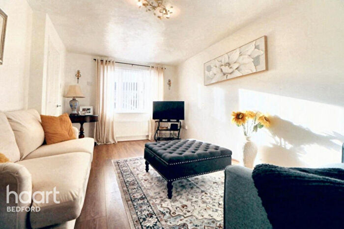 3 Bedroom Semi-Detached House For Sale In Kirkstall Close, Bedford, MK42