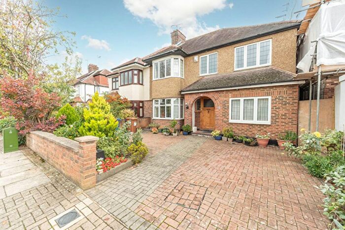 6 Bedroom Semi-detached House For Sale In Whitchurch Gardens, Edgware, HA8
