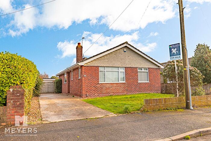 3 Bedroom Detached Bungalow For Sale In Lingwood Avenue, Christchurch, BH23