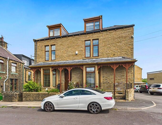 8 Bedroom Detached House For Sale In Birch Lane, Bradford, West Yorkshire, BD5
