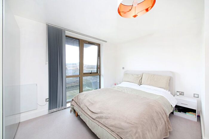 1 Bedroom Flat To Rent In Bedford Road, Clapham, SW4