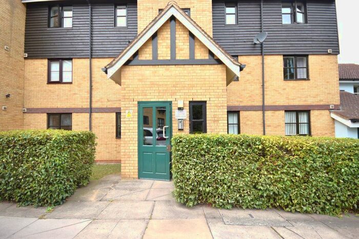 2 Bedroom Flat To Rent In Horn Book, Saffron Walden, CB11