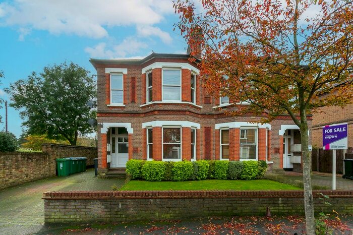 2 Bedroom Flat To Rent In Essex Road, Watford, Hertfordshire, WD17