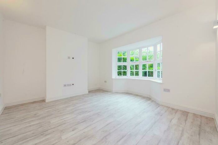 1 Bedroom Flat To Rent In Midholm Close, Hampstead Garden Suburb, London, NW11