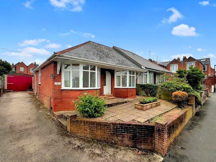 2 Bedroom Bungalow To Rent In Moorgreen Road, Cowes, PO31