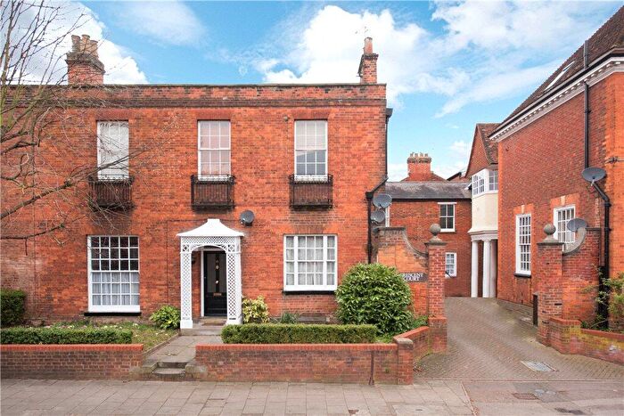 2 Bedroom Apartment To Rent In The Crescent, Bedford, Bedfordshire, MK40