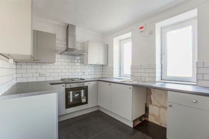 3 Bedroom Flat To Rent In Germander Way, Stratford, London, E15