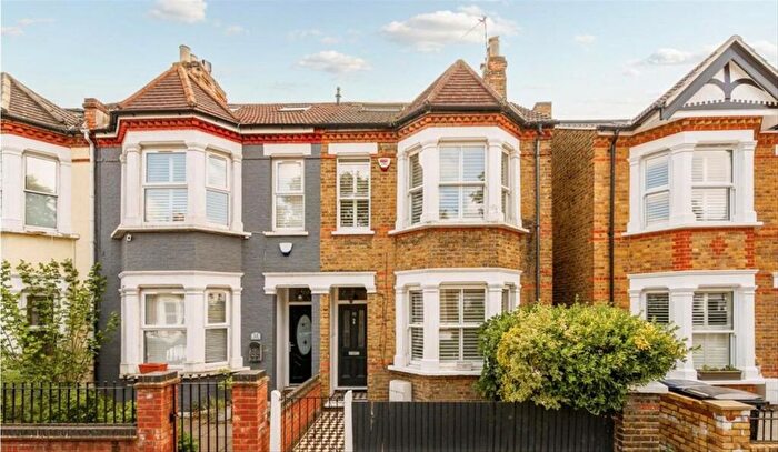 5 Bedroom End Of Terrace House For Sale In Elthorne Avenue, Hanwell, W7