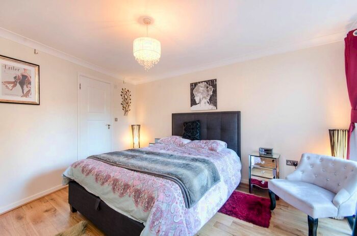 2 Bedroom Flat To Rent In Merton Road, South Wimbledon, London, SW19