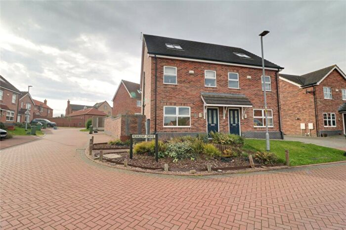 3 Bedroom Semi-Detached House For Sale In Pearleaf Drive, Barton-upon-Humber, Lincolnshire, DN18