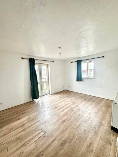 2 Bedroom Flat To Rent In Keel Close, Barking, IG11