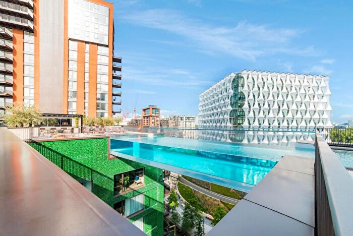 3 Bedroom Flat To Rent In New Union Square, London, SW11