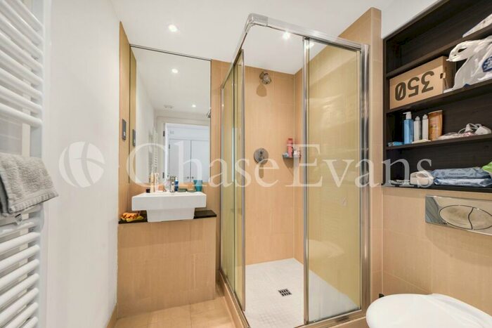 Flat For Sale In Forge Square, Isle Of Dogs, London, E14