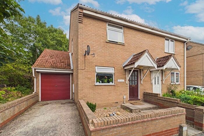 3 Bedroom Semi-Detached House For Sale In Lime Kiln Lane, Thetford, IP24