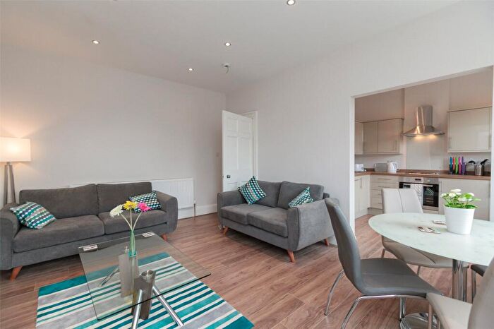 2 Bedroom Flat To Rent In Gardners Crescent, Edinburgh, EH3