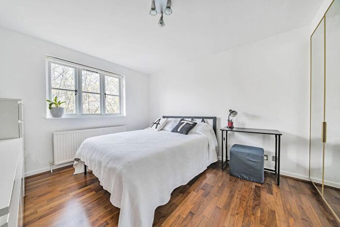 1 Bedroom Flat For Sale In Brompton Park Crescent, West Brompton, London, SW6