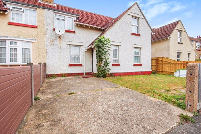 4 Bedroom Semi Detached House To Rent In Brassey Road, Bournemouth, BH9