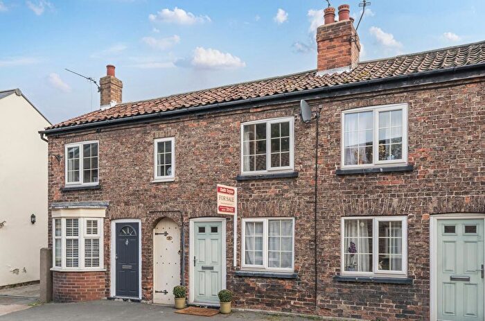 2 Bedroom Cottage For Sale In Rythergate, Cawood, YO8
