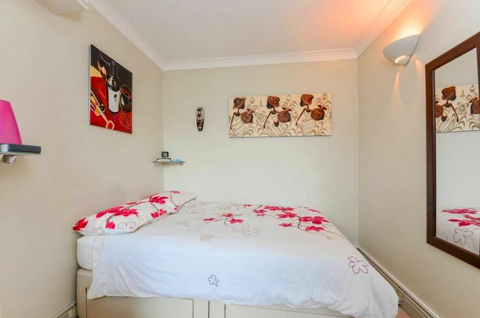 1 Bedroom Flat To Rent In Philbeach Gardens, Earls Court, London, SW5