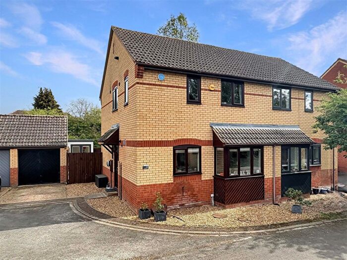 3 Bedroom Semi Detached House For Sale In Mander Way, Cambridge, CB1