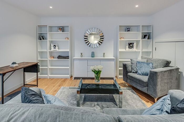 3 Bedroom Flat To Rent In Hand Axe Yard, London, WC1X