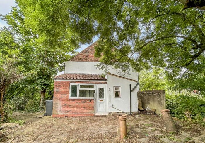 3 Bedroom Semi-Detached House For Sale In The Cottages, Silversides Lane, Scawby Brook, Brigg, South Humberside, DN20