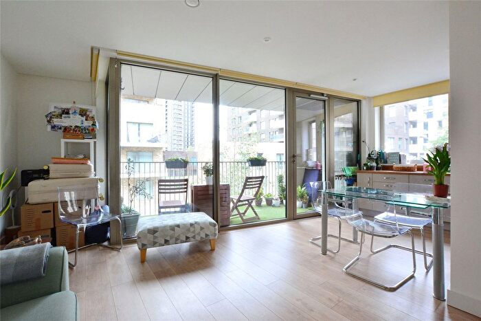 2 Bedroom Flat To Rent In Bessemer Place, London, SE10